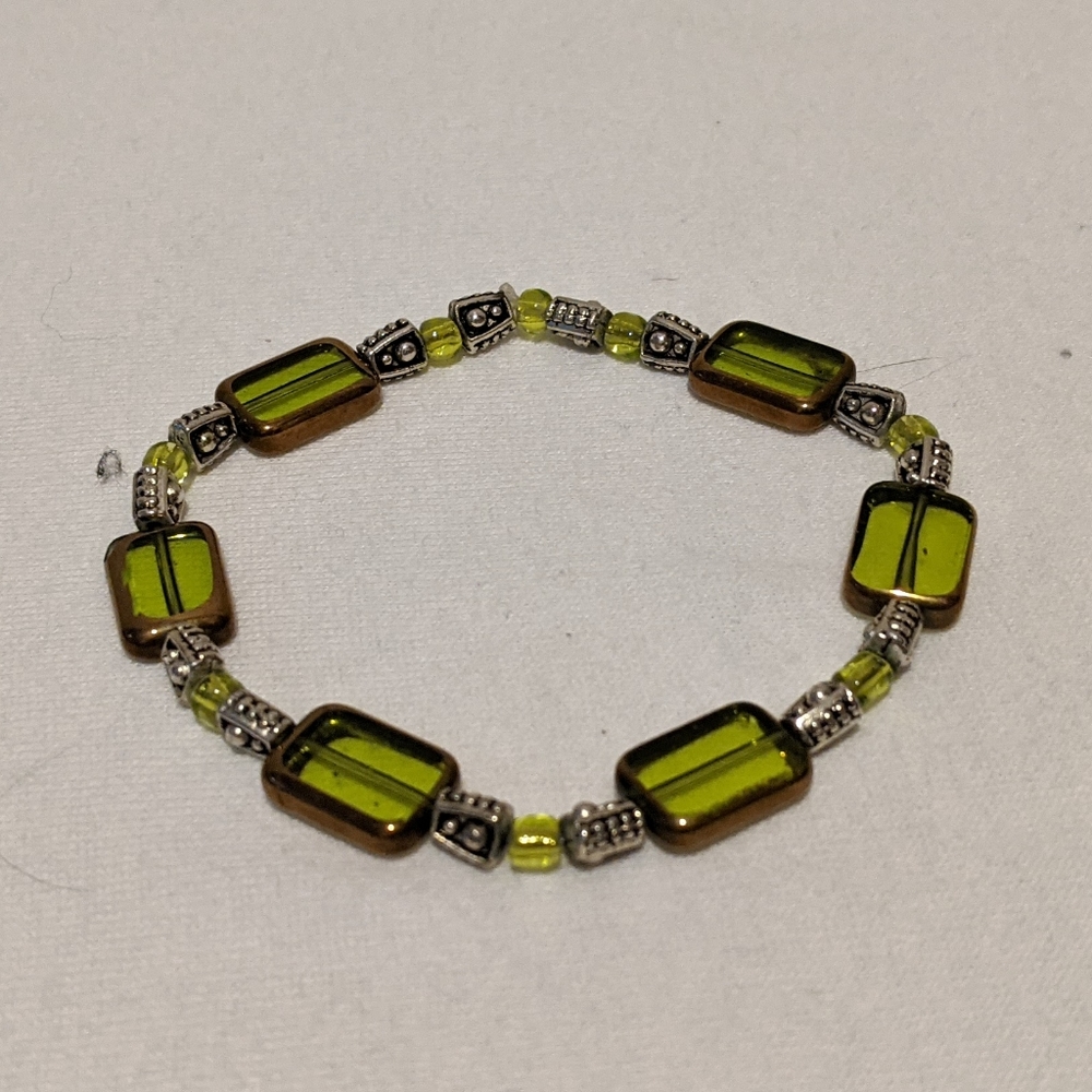 8 Bracelets - Picture 9 of 9